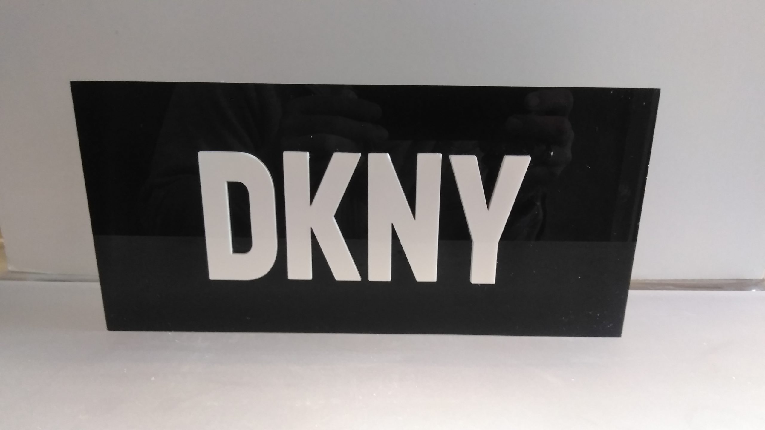 Logo Block DKNY